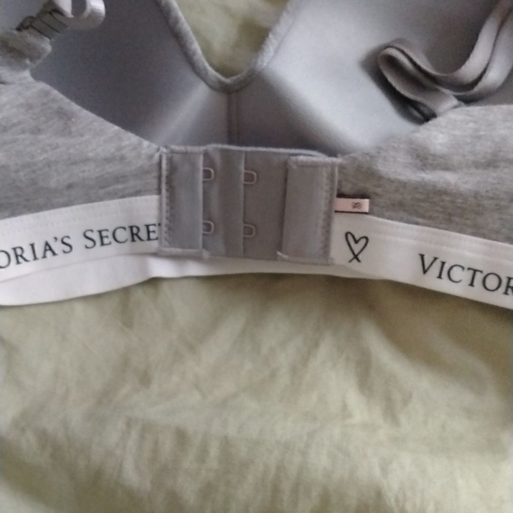 Victoria Secret - Picture 4 of 5